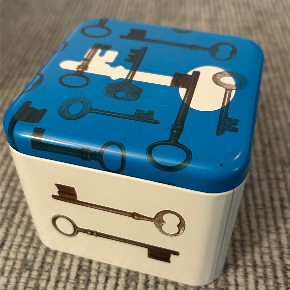 Fossil tin Box blue black cream key pattern (empty)